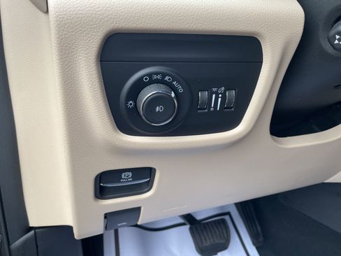 Used 2024 Jeep Grand Cherokee L Limited w/ Luxury Tech Group II AWD/4WD image 15