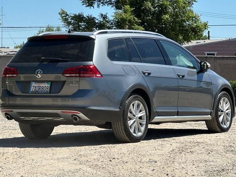 Used 2017 Volkswagen Golf Alltrack AWD/4WD image 4