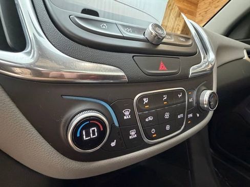 Used 2018 Chevrolet Equinox LT w/ Sun & Infotainment Package AWD/4WD image 26