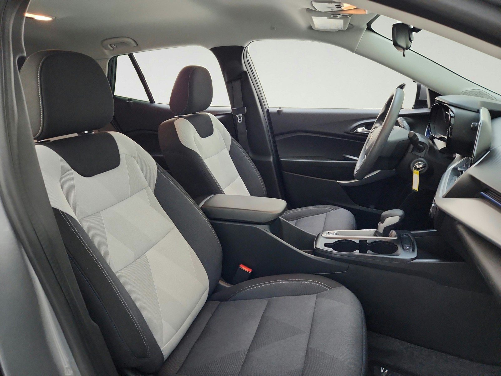 Used 2026 Chevrolet Trax LS w/ LS Convenience Package FWD image 28