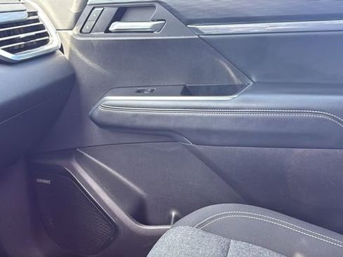 Used 2025 GMC Acadia Elevation FWD image 24