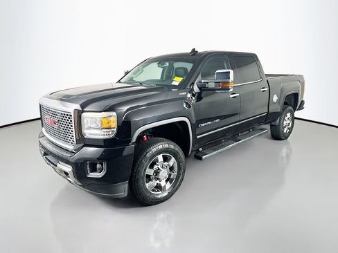 Used 2015 GMC Sierra 3500 Denali w/ Suspension Package, Off-Road image 3
