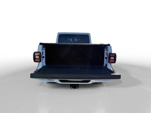Used 2021 Jeep Gladiator Overland image 17