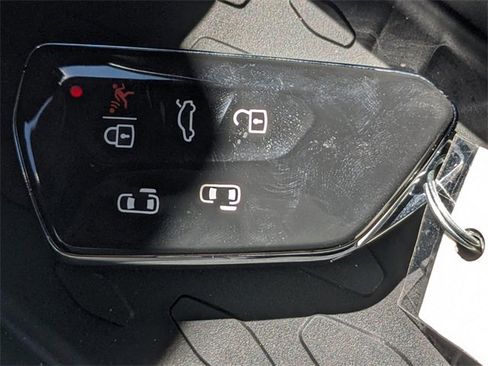 New 2025 Volkswagen ID. Buzz Pro S image 32