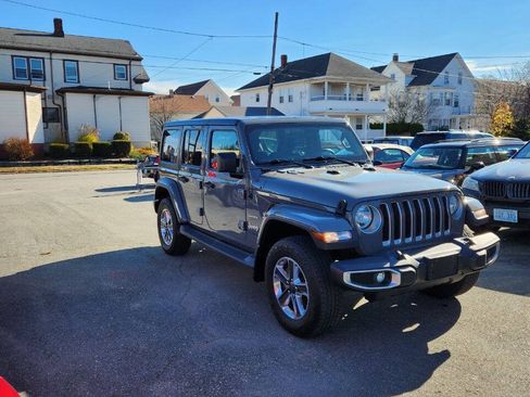 Used 2018 Jeep Wrangler Unlimited Sahara w/ Dual Top Group AWD/4WD image 2