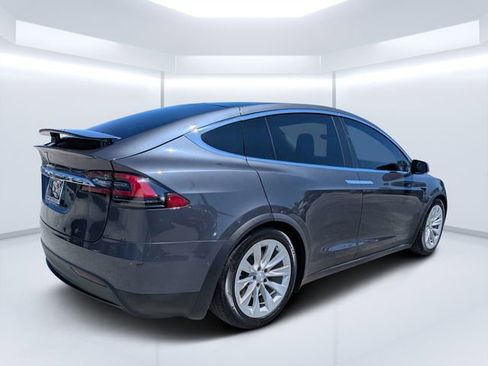 Used 2018 Tesla Model X 75D AWD/4WD image 3