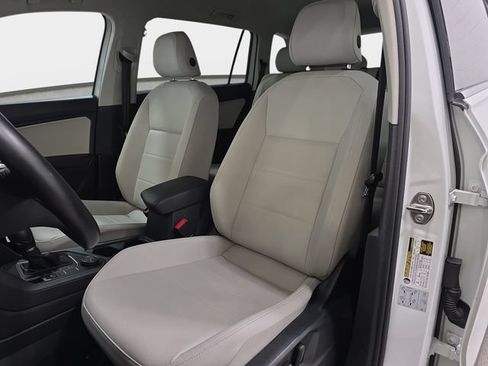 Used 2019 Volkswagen Tiguan SE AWD/4WD image 14