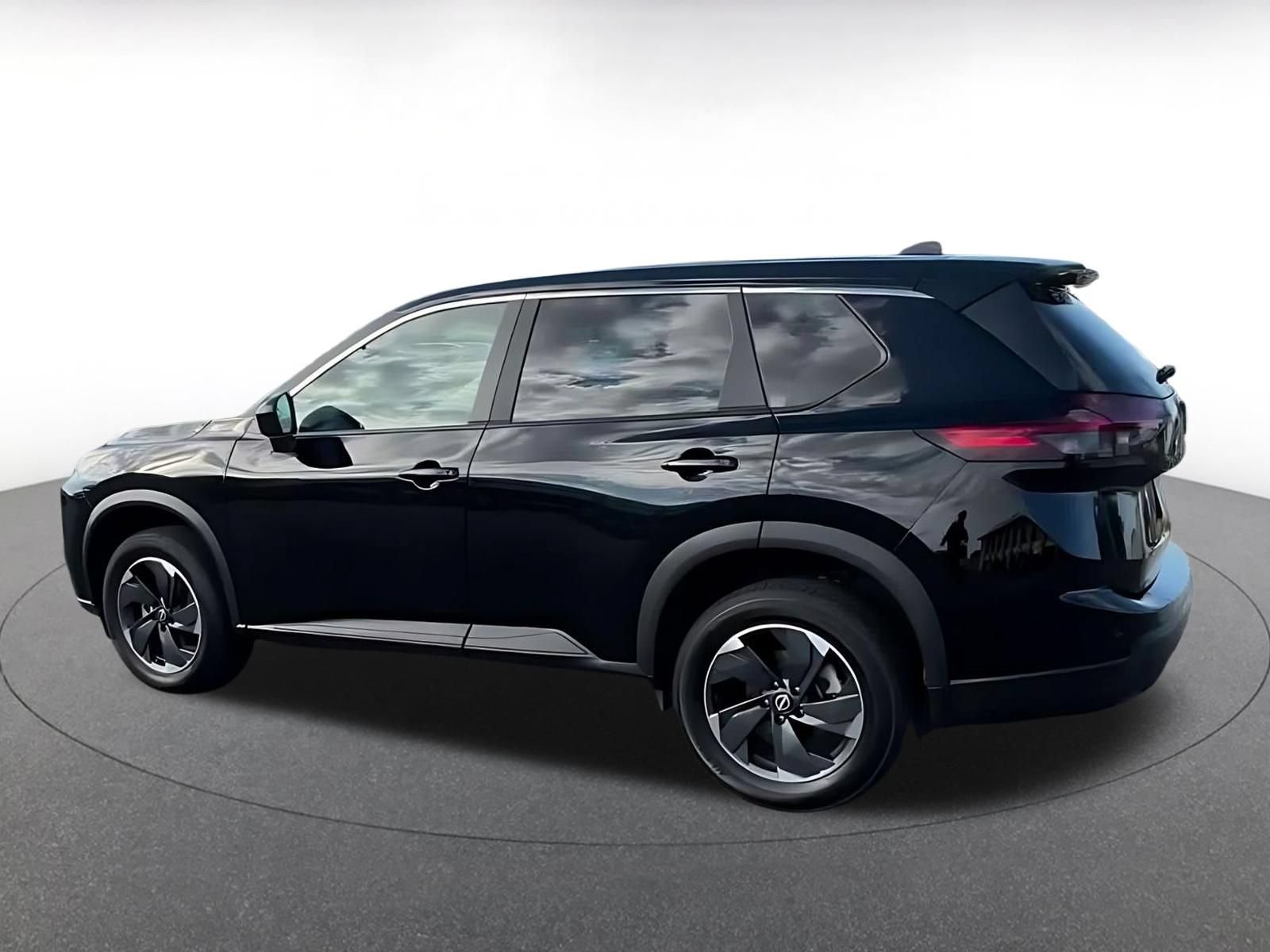 Used 2025 Nissan Rogue SV AWD/4WD image 9