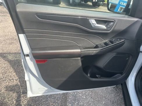 Used 2025 Ford Escape ST-Line Select AWD/4WD image 11