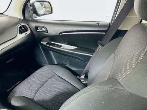 Used 2019 Dodge Journey SE w/ Blacktop Package FWD image 22