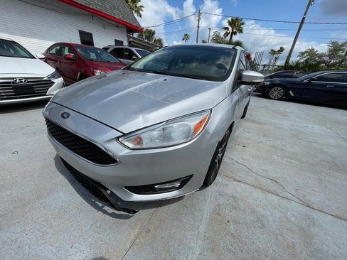 Used 2016 Ford Focus SE w/ SE Sport Package FWD image 15