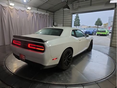 Used 2016 Dodge Challenger SRT Hellcat image 7