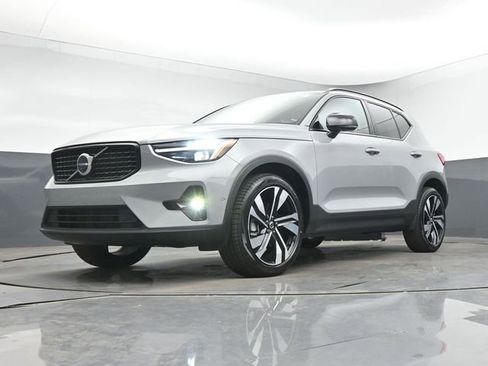 Used 2025 Volvo XC40 B5 Plus AWD/4WD image 39