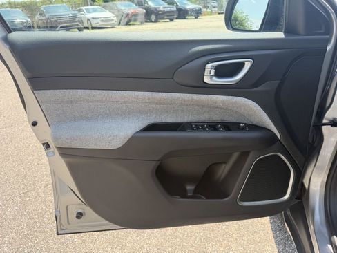 Used 2022 Jeep Compass Latitude AWD/4WD image 12