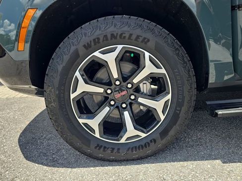 New 2026 GMC Yukon XL AT4 w/ AT4 Premium Plus Package AWD/4WD image 32