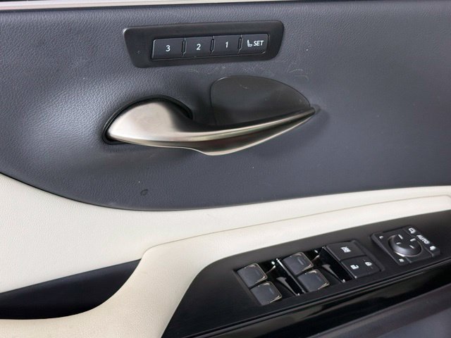 Used 2025 Lexus ES 350 w/ Premium Package FWD image 18
