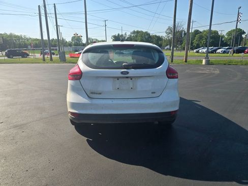 Used 2017 Ford Focus SE w/ Cold Weather Package FWD image 6