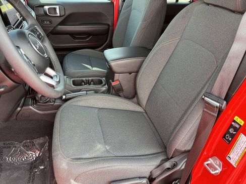 Used 2025 Jeep Wrangler Unlimited Sahara w/ Safety Group image 12