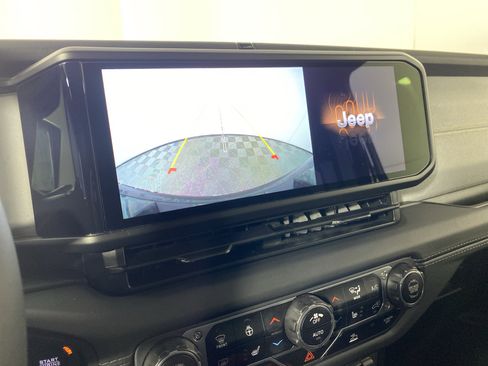 Used 2025 Jeep Wrangler Sahara image 4