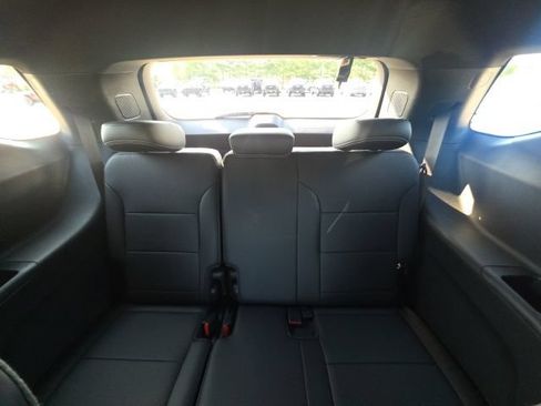 Used 2026 Chevrolet Traverse LT AWD/4WD image 32