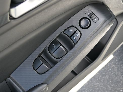 Used 2025 Nissan Altima 2.5 SV image 15