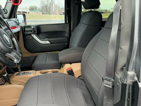 Used 2012 Jeep Wrangler Rubicon w/ Dual Top Group image 10