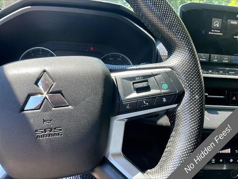 Used 2022 Mitsubishi Outlander SE AWD/4WD image 16