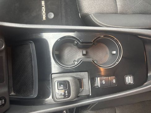Used 2025 Nissan Rogue SV image 43
