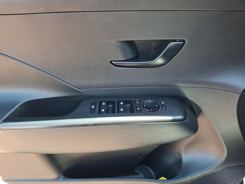 Used 2025 Hyundai Kona SEL FWD image 12
