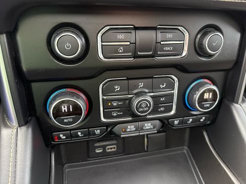 Used 2021 Chevrolet Suburban Premier w/ Premium Package image 21