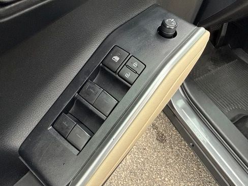 Used 2024 Toyota Highlander XLE AWD/4WD image 26