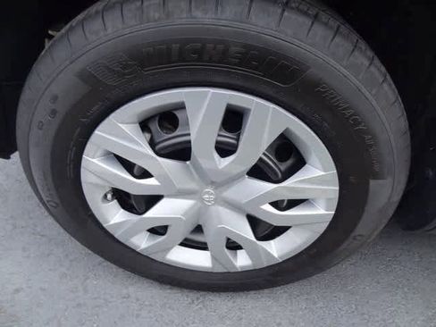 Used 2023 Toyota Corolla Cross L image 12