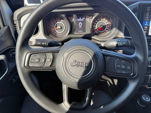 Used 2024 Jeep Gladiator Sport AWD/4WD image 7