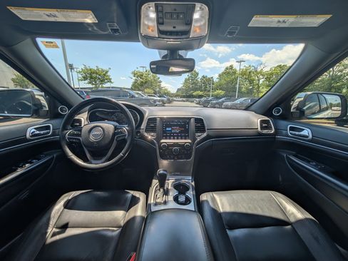 Used 2018 Jeep Grand Cherokee Limited AWD/4WD image 18