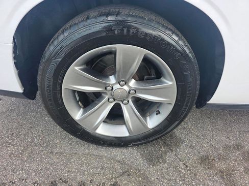 Used 2015 Dodge Challenger SXT RWD image 8