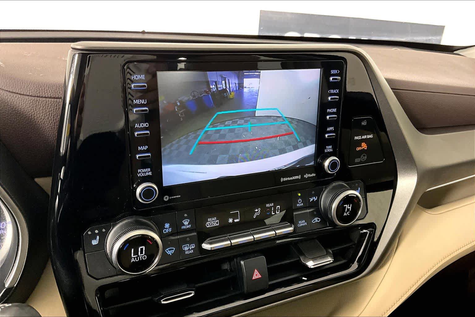 Used 2021 Toyota Highlander XLE FWD image 27