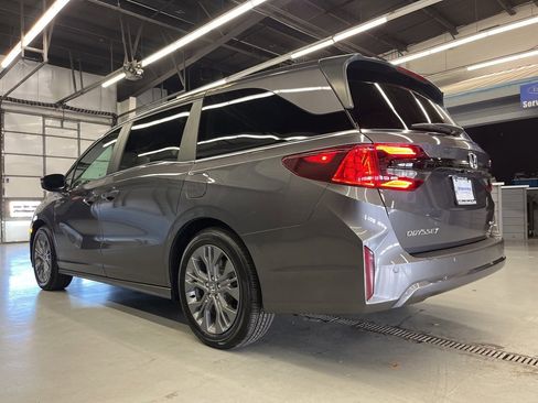 Used 2025 Honda Odyssey Touring image 5