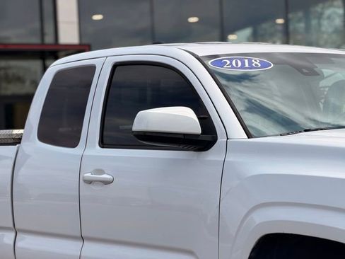 Used 2018 Toyota Tacoma SR5 RWD image 4