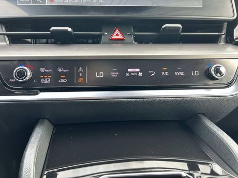 Certified 2025 Kia Sportage EX w/ EX Premium Package AWD/4WD image 24