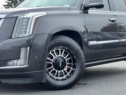 Used 2017 Cadillac Escalade Platinum AWD/4WD image 2