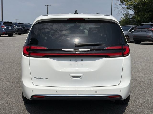 Used 2024 Chrysler Pacifica Touring-L FWD image 12