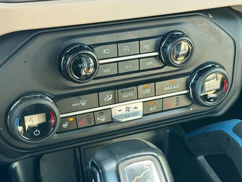 Used 2024 Ford Bronco Wildtrak image 32