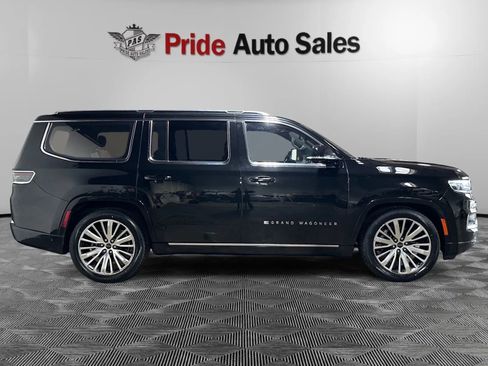Used 2022 Jeep Grand Wagoneer Series III AWD/4WD image 16