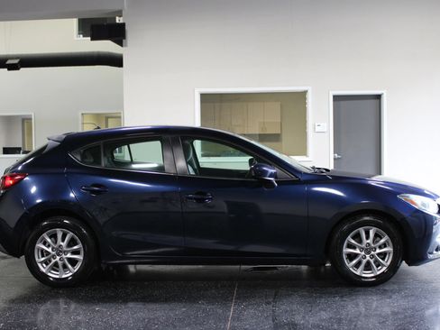 Used 2016 MAZDA MAZDA3 i Touring FWD image 2