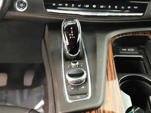 Used 2024 Cadillac Escalade Luxury AWD/4WD image 20