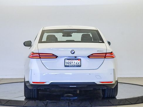 Used 2025 BMW 530i image 3