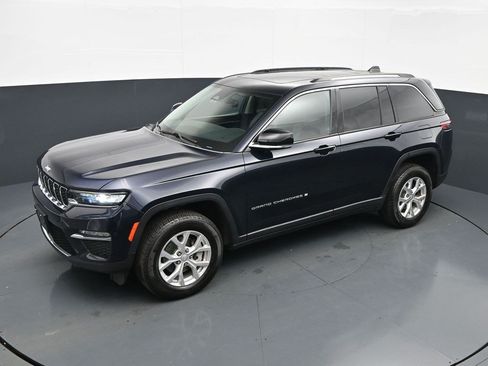Used 2023 Jeep Grand Cherokee Limited AWD/4WD image 18