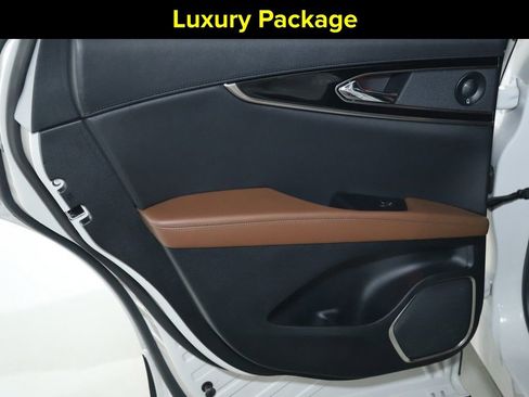 Certified 2023 Lincoln Nautilus Reserve w/ Luxury Package image 13