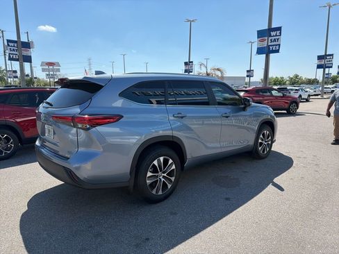 Used 2023 Toyota Highlander XLE image 5