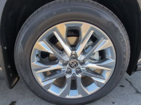 Used 2026 Toyota Highlander Limited AWD/4WD image 33
